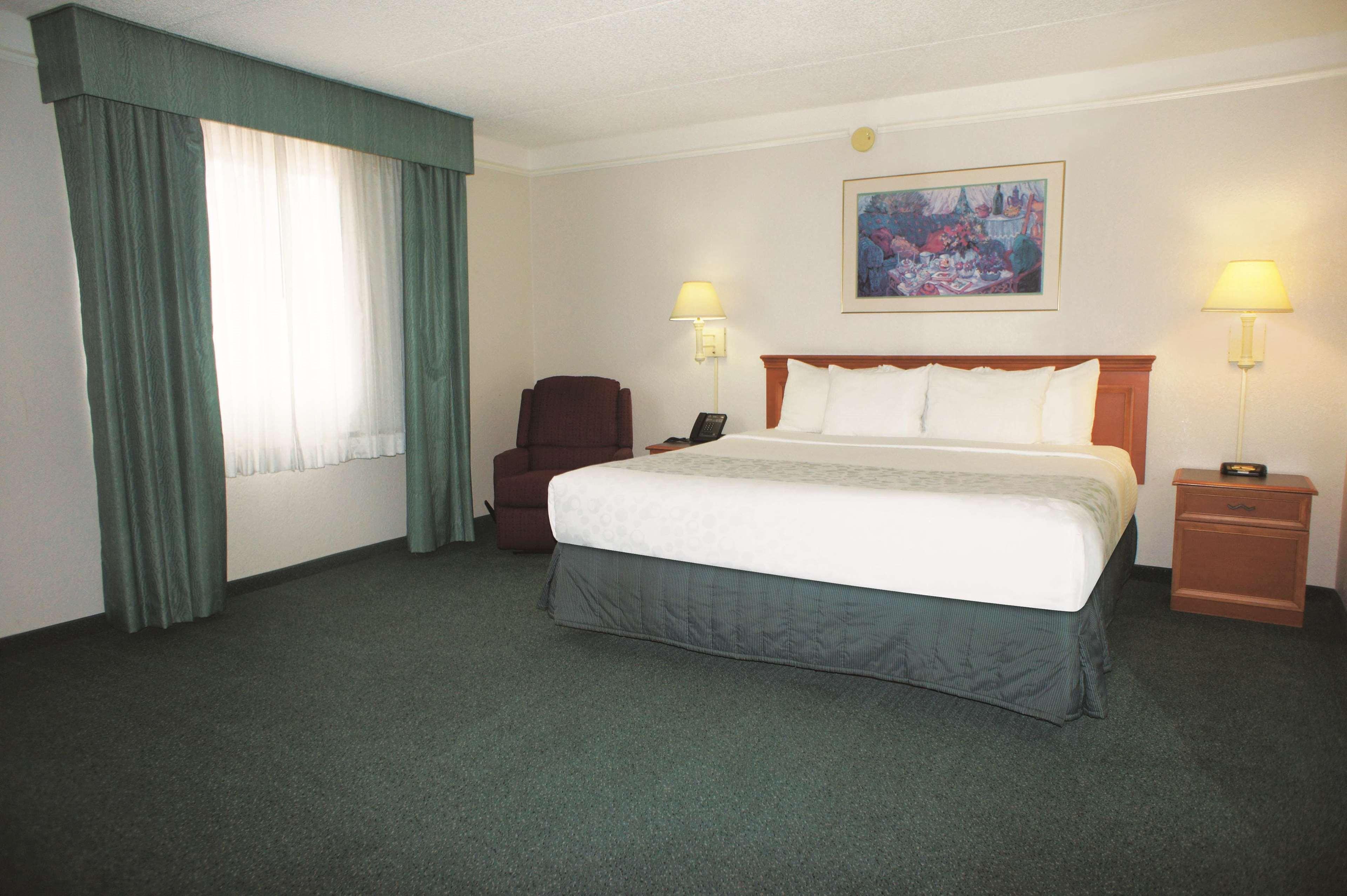 Days Inn By Wyndham San Diego ויסטה מראה חיצוני תמונה
