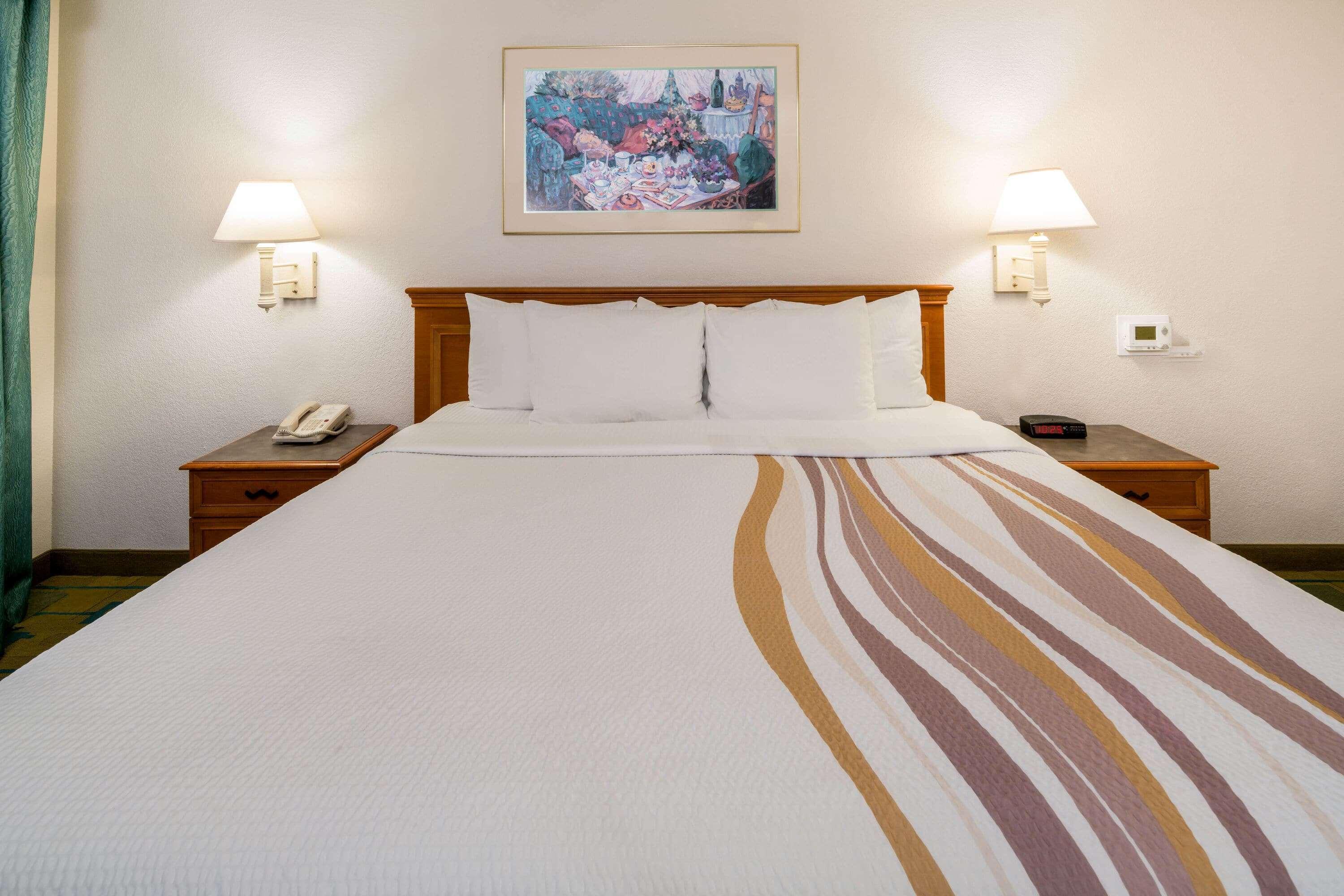 Days Inn By Wyndham San Diego ויסטה מראה חיצוני תמונה