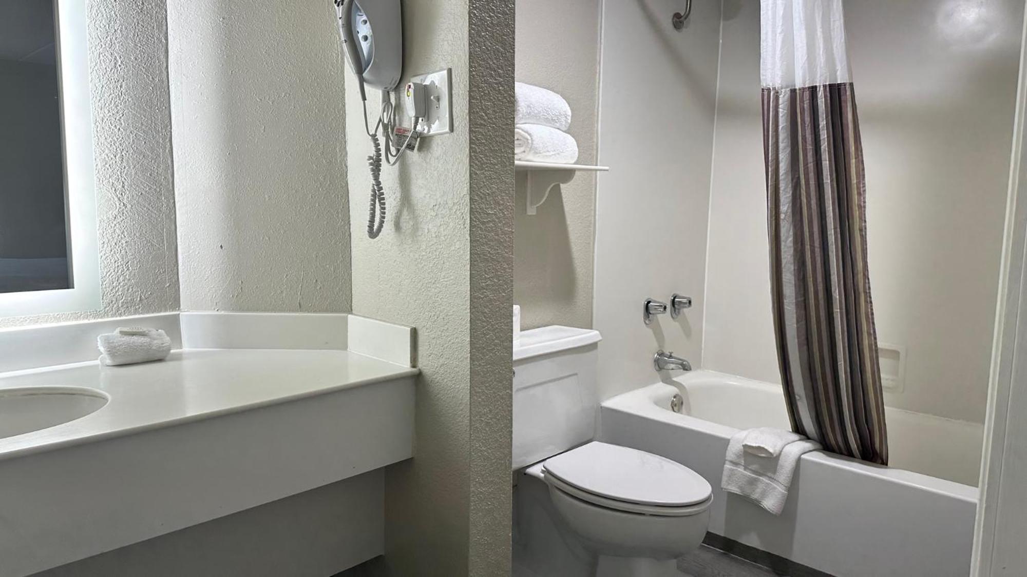 Days Inn By Wyndham San Diego ויסטה מראה חיצוני תמונה