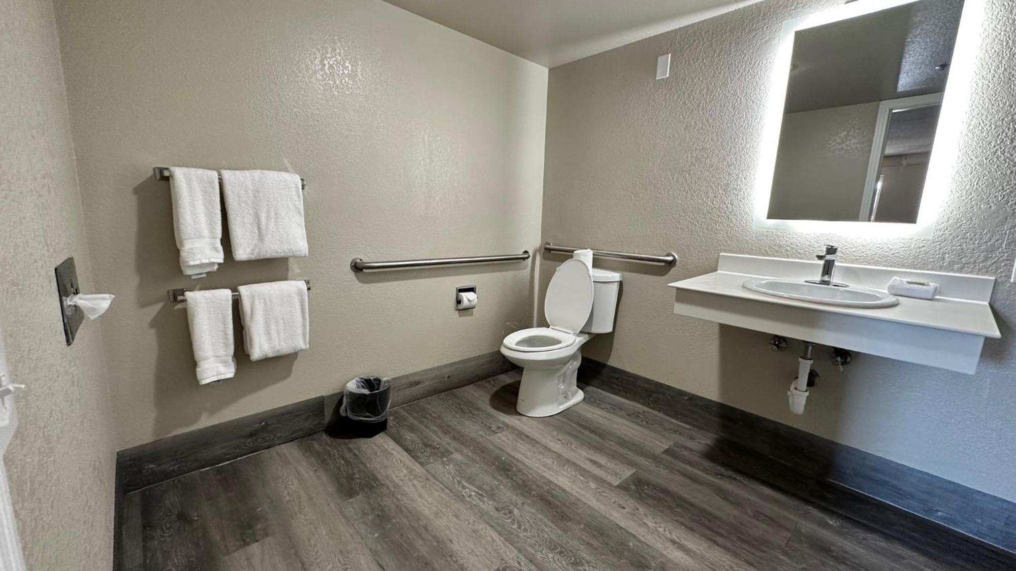 Days Inn By Wyndham San Diego ויסטה מראה חיצוני תמונה