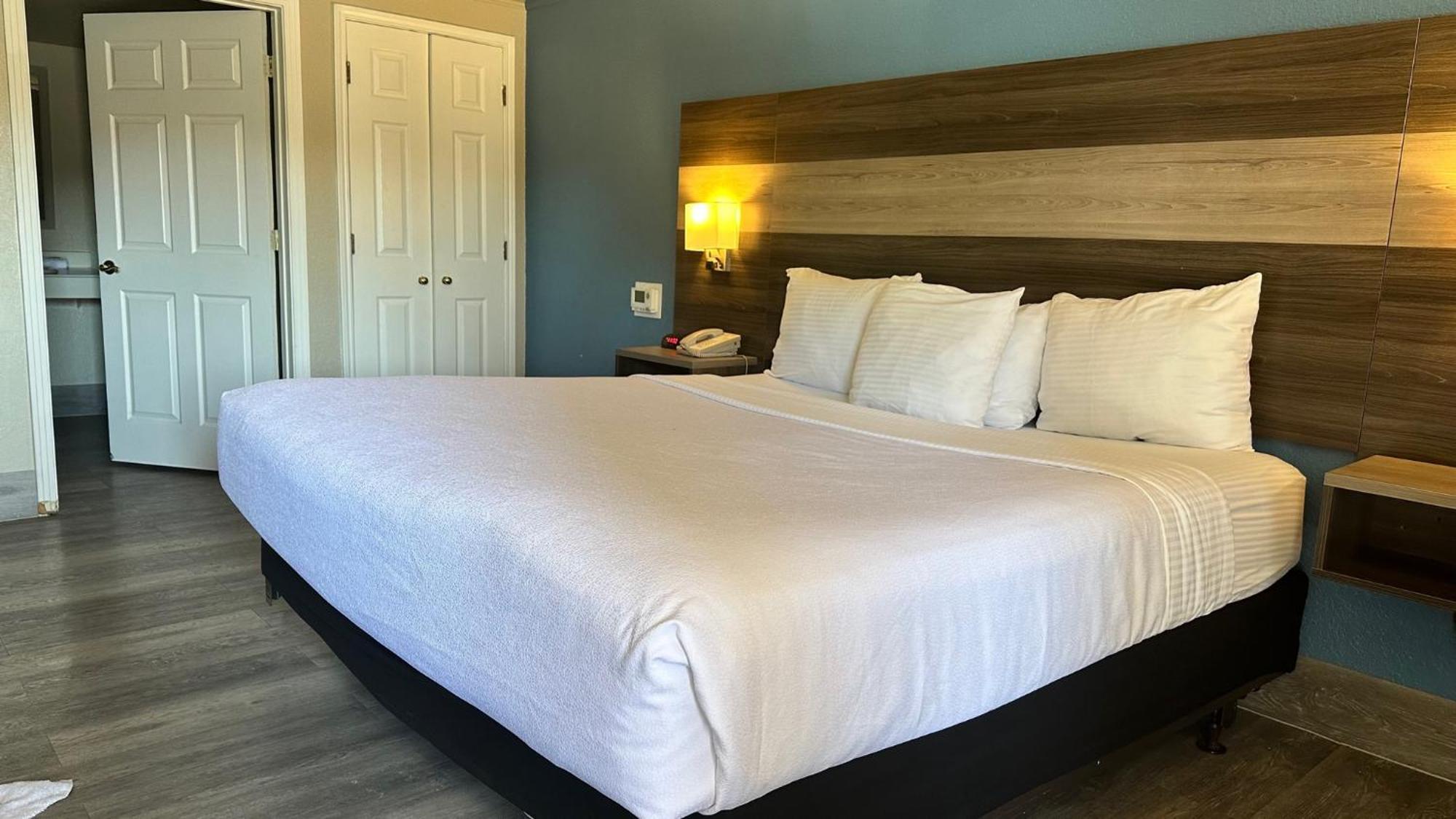 Days Inn By Wyndham San Diego ויסטה מראה חיצוני תמונה