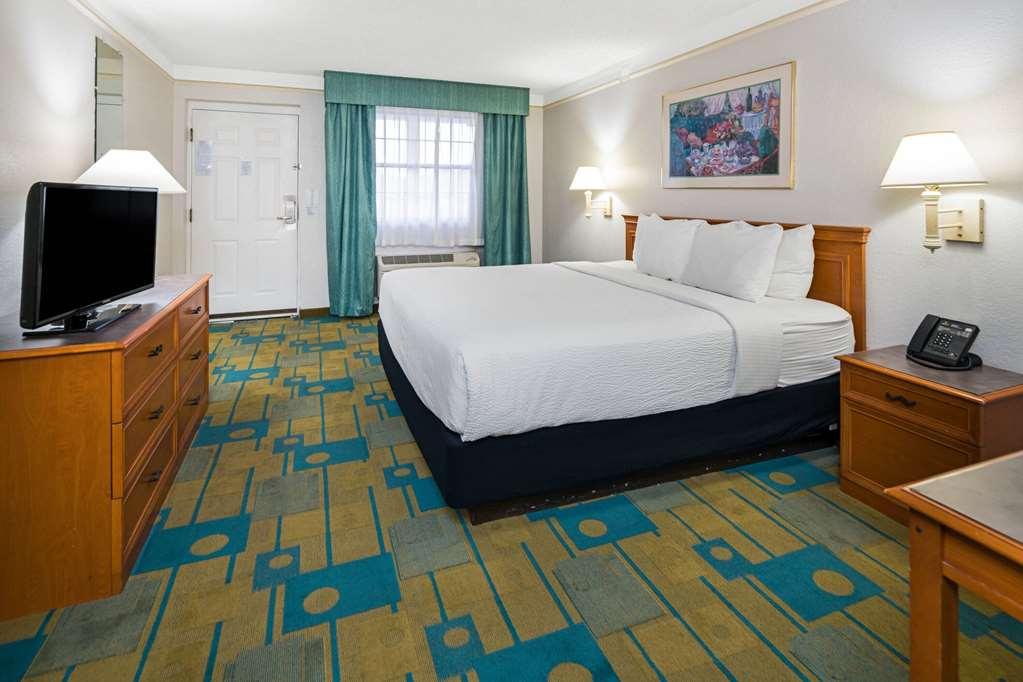 Days Inn By Wyndham San Diego ויסטה חדר תמונה