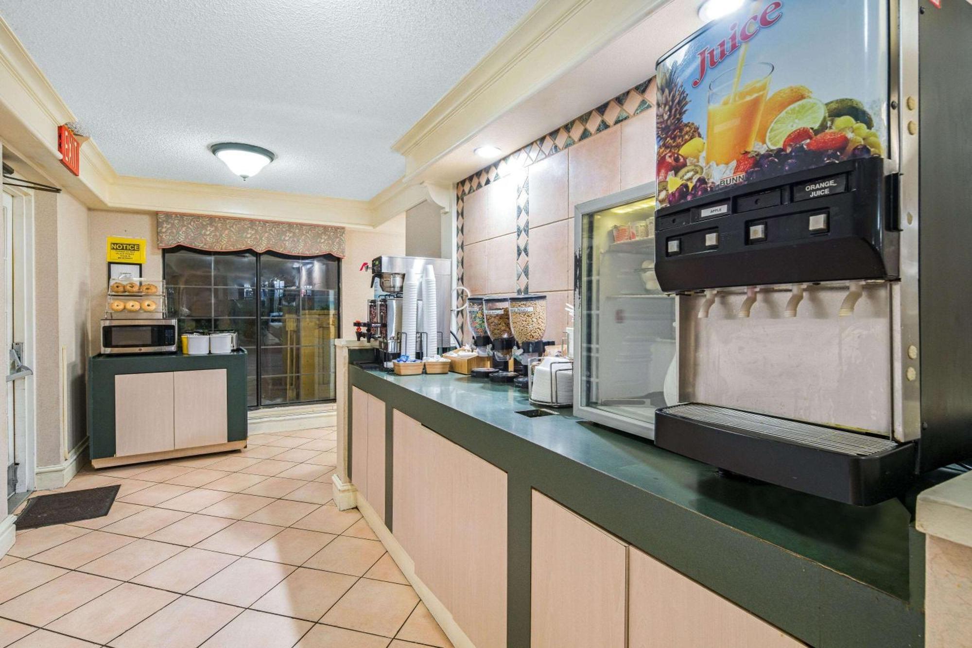 Days Inn By Wyndham San Diego ויסטה מראה חיצוני תמונה