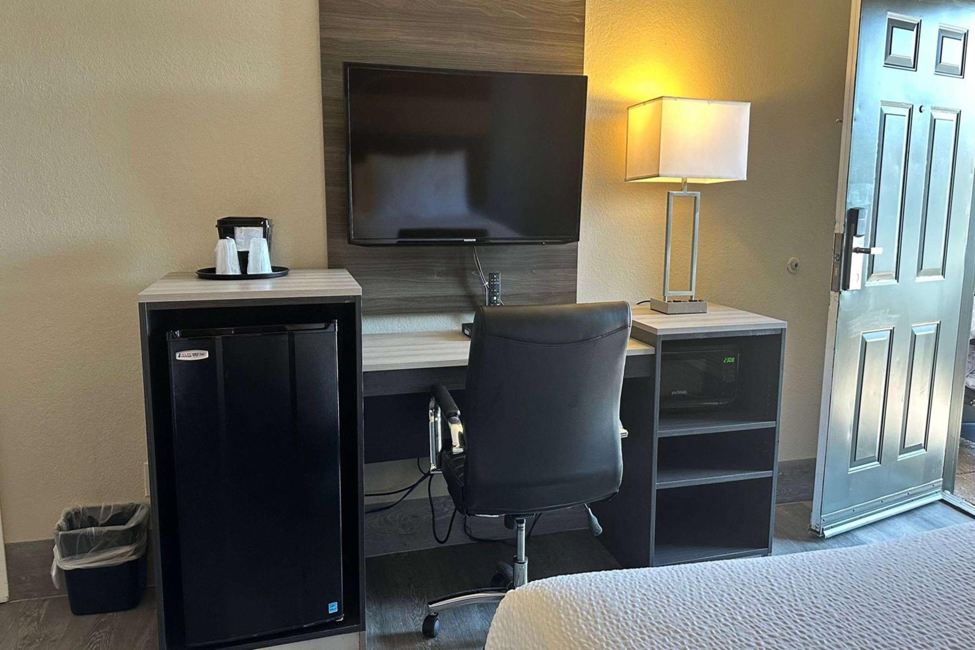 Days Inn By Wyndham San Diego ויסטה מראה חיצוני תמונה