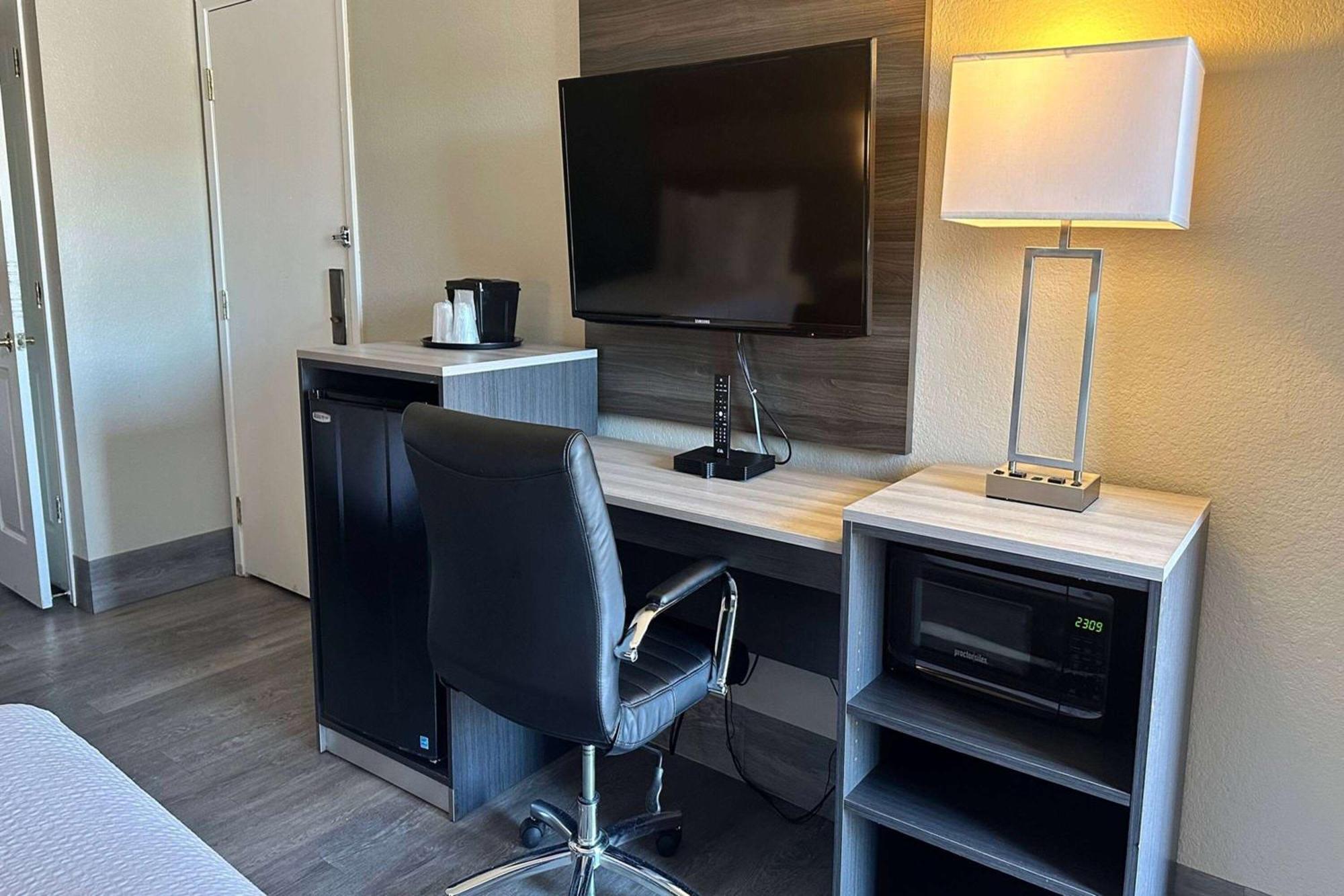 Days Inn By Wyndham San Diego ויסטה מראה חיצוני תמונה