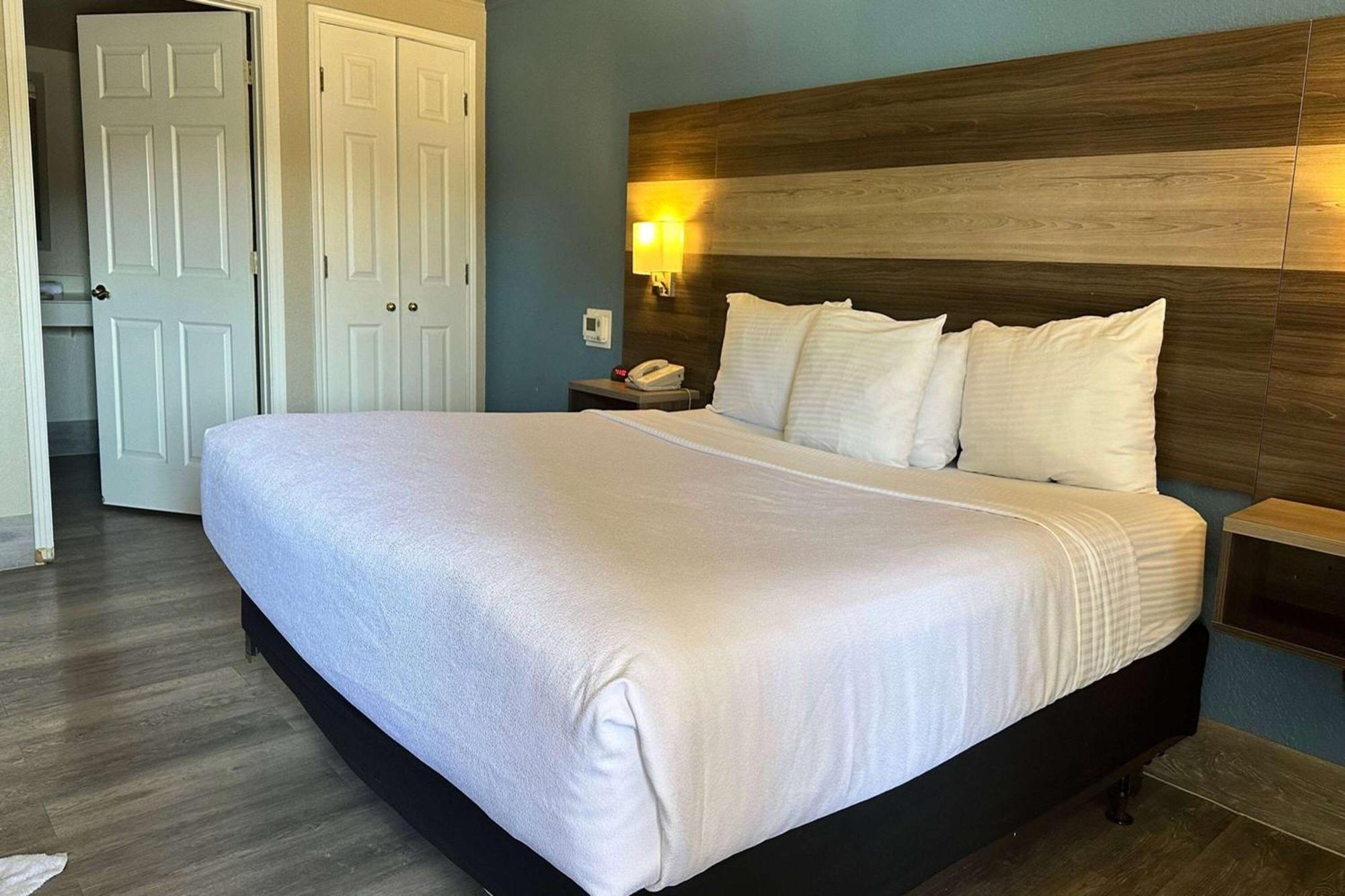 Days Inn By Wyndham San Diego ויסטה מראה חיצוני תמונה