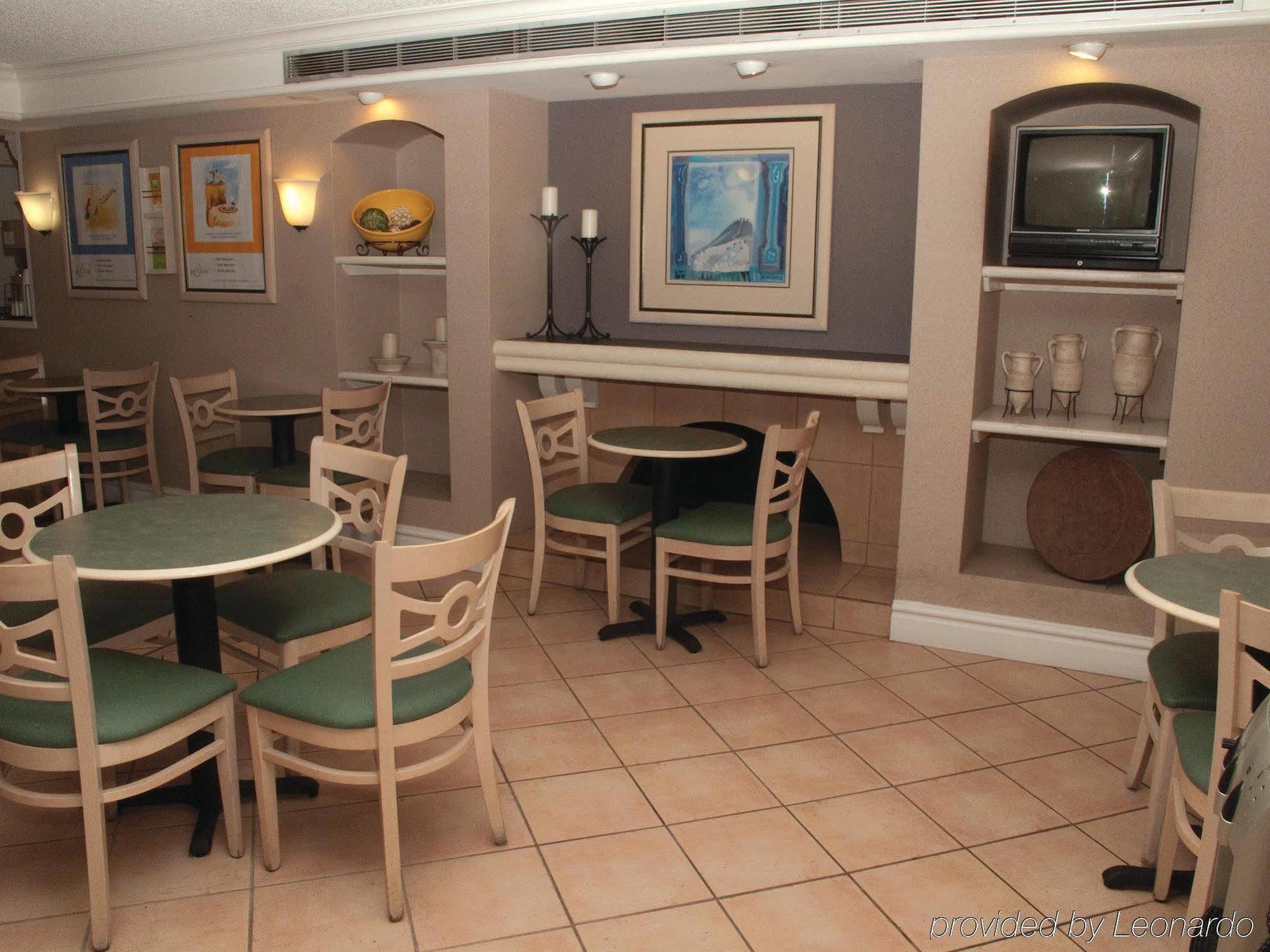 Days Inn By Wyndham San Diego ויסטה מראה חיצוני תמונה